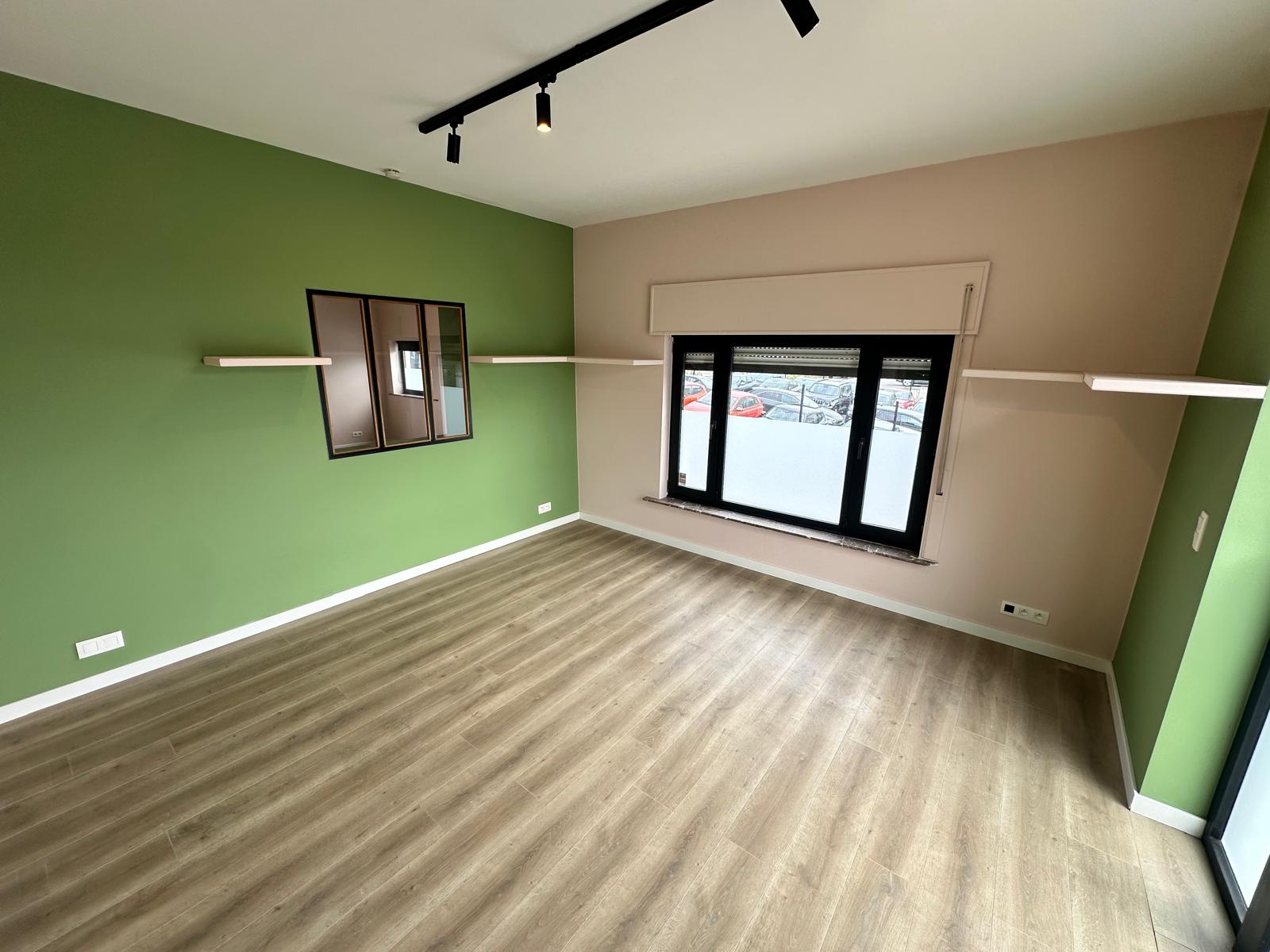 À LOUER – COMMERCE / BUREAUX