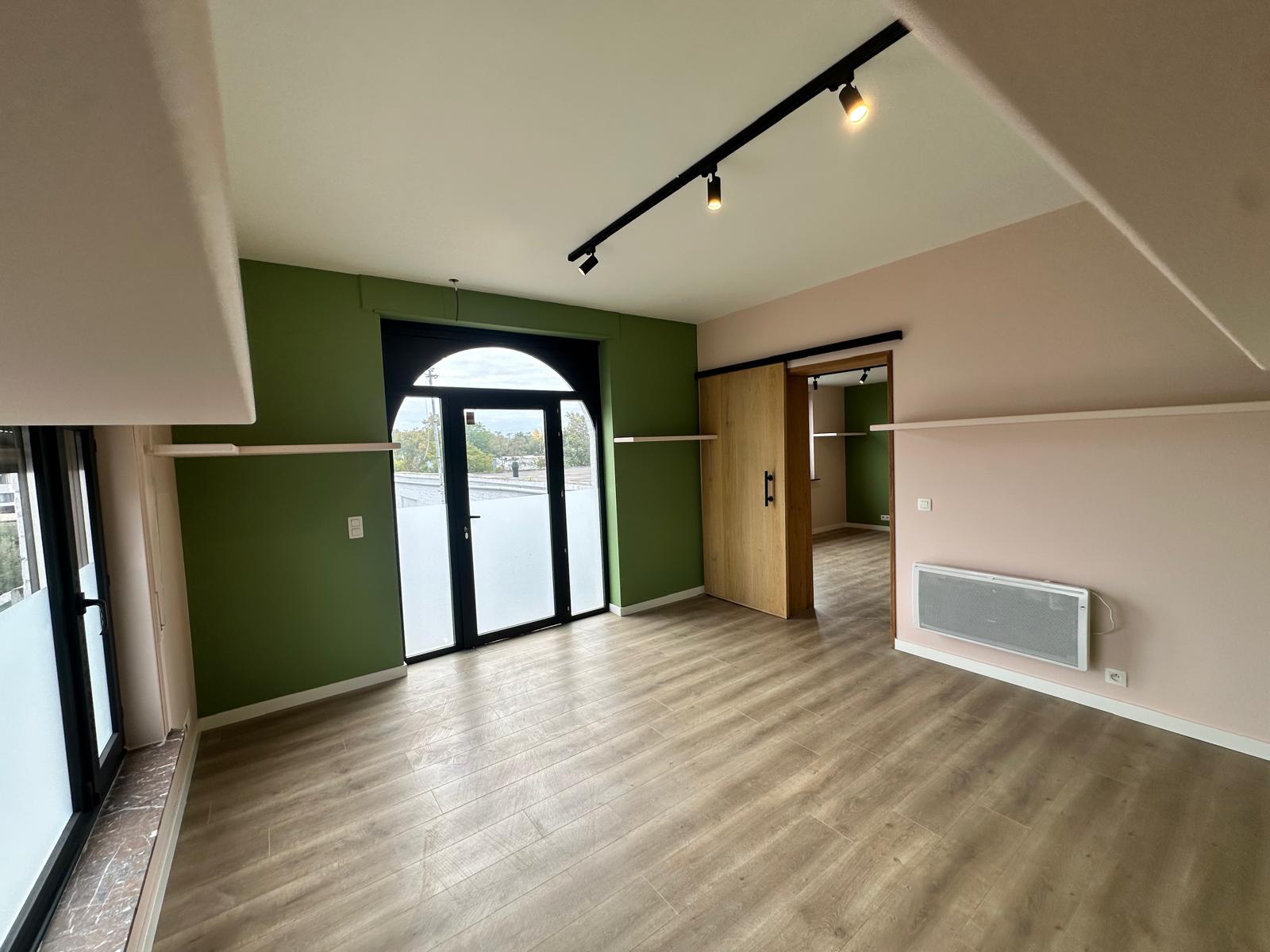 À LOUER – COMMERCE / BUREAUX
