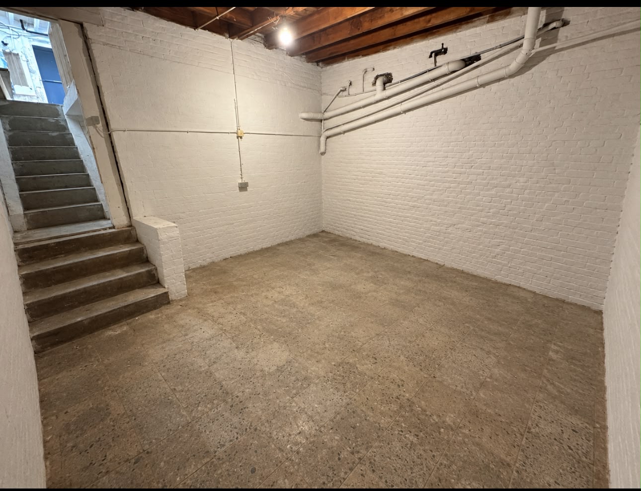 À LOUER – COMMERCE / BUREAUX