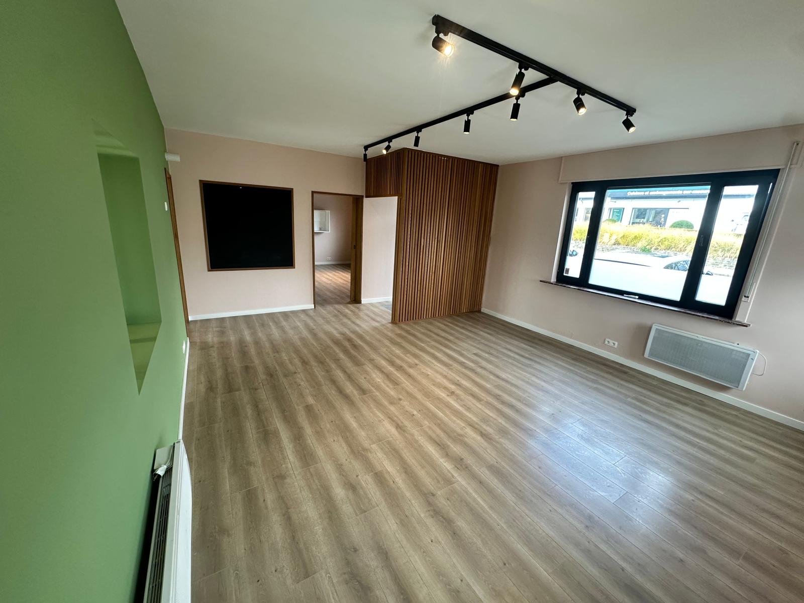 À LOUER – COMMERCE / BUREAUX